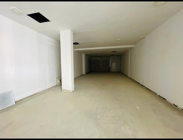 104M² RETAIL TO LET IN FOURWAYS
